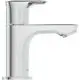Ein chromfarbenes Standventil von Ideal Standard mit einem schlichten Design, das einen Wasserfluss ermöglicht und zu modernen Badezimmern passt.